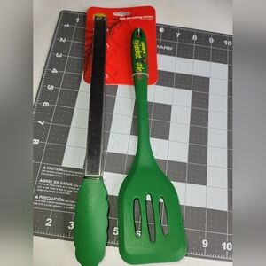 New With Tags THE GRINCH Spatula Stainless  Steel Tongs G8
